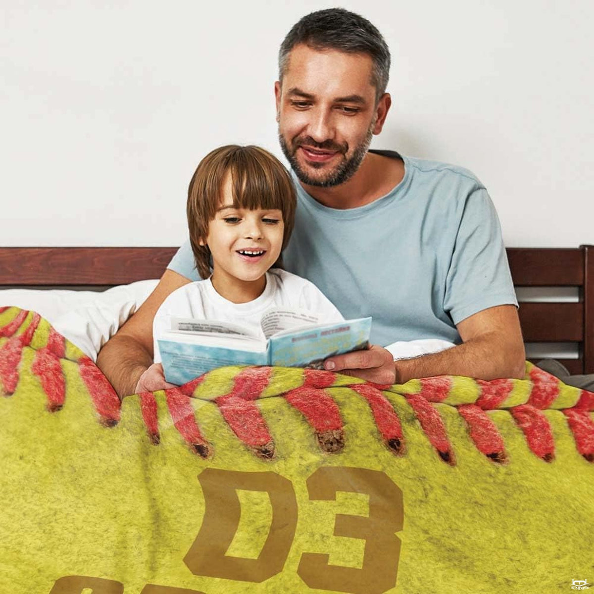 Feature graphic outlining print clarity, durable finish, and colorfast tones of macro softball throw blanket
