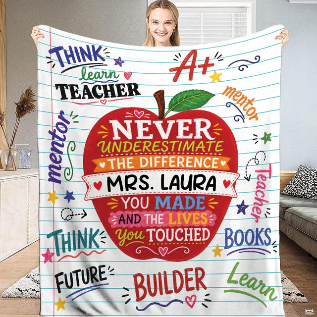 School theme ideas illustrated bedding set featuring notebook paper pattern and vibrant red apple artwork.