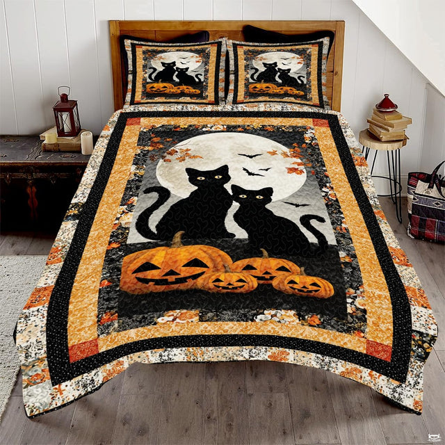 Vintage monochrome Halloween black cat bedding set featuring feline silhouettes and pumpkins in stark contrast tiles.