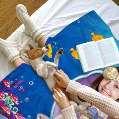 Under the sea crib bedding set design accentuating bright cartoon fish and deep blue undersea artwork.