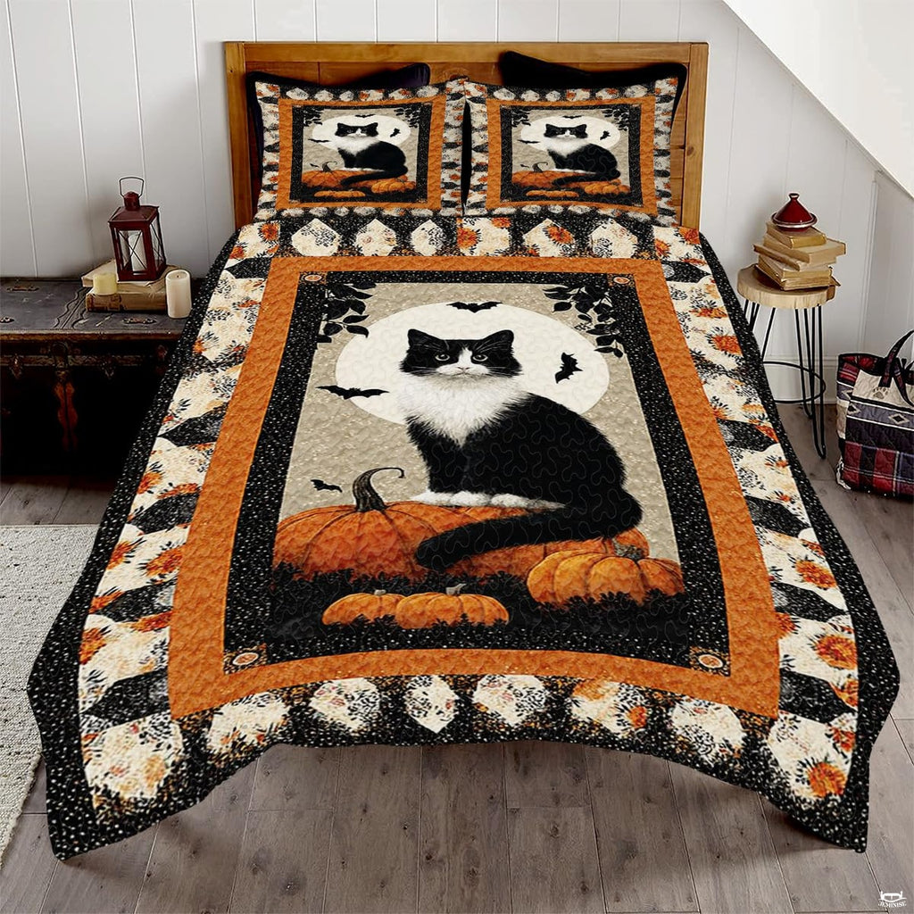Vintage Halloween black cat and pumpkin bedding set featuring feline silhouettes among harvest pumpkins and fall leaves.