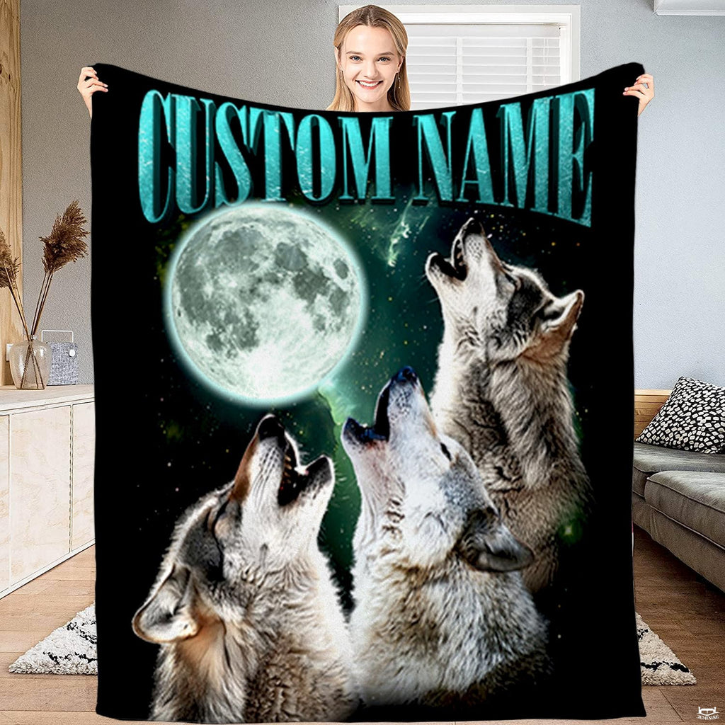 Wildlife bed covers displaying two wolves howling at a glowing thematic accent moon in starry night skies.