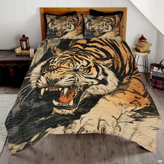 Vintage roaring tiger bedding with fangs, amber eyes, and extended paws
