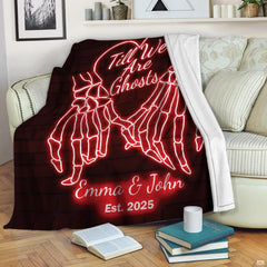 Size guide diagram illustrating gothic couple throw blanket dimensions alongside adult silhouette