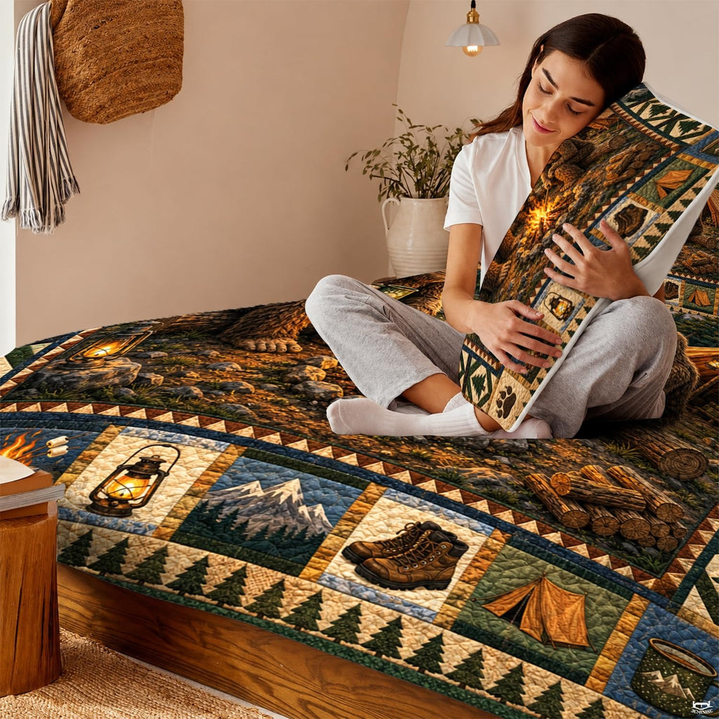 Wilderness-themed bedroom presentation highlighting an endearing creature family bedding set